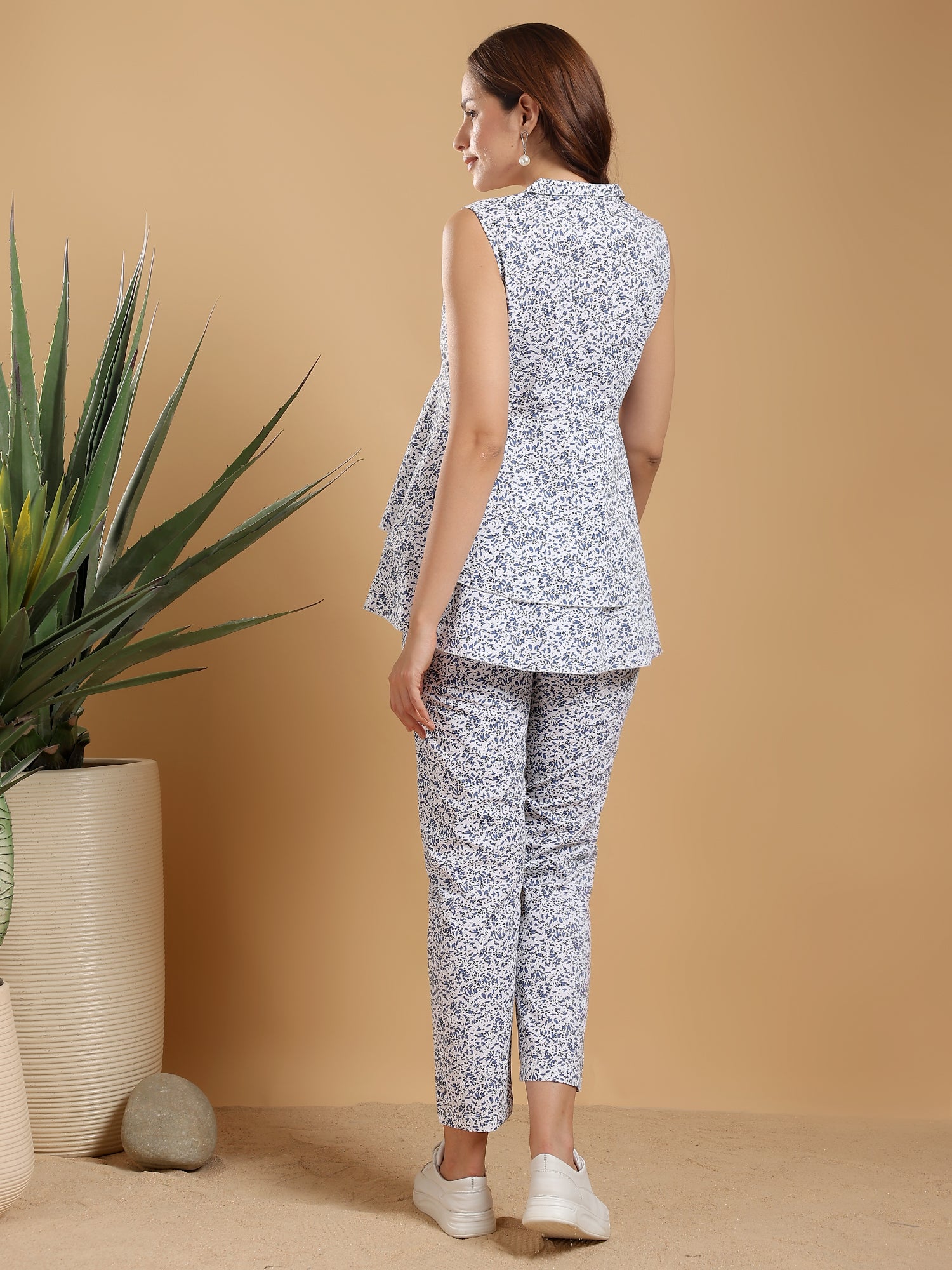 White printed Band neck collar and tunic top with pants coord set