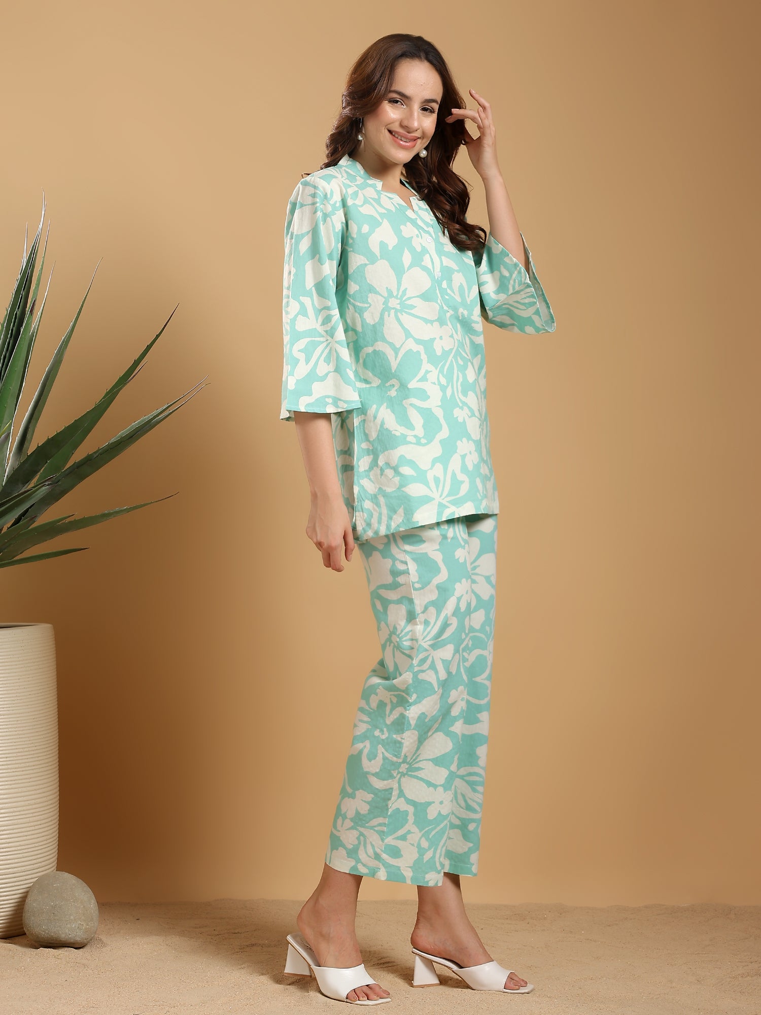 Green and white printed band neck regular coord set